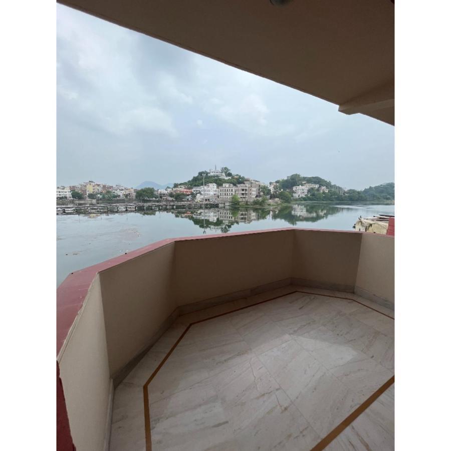 Rajdarshan - A Lake View Hotel in Udaipur Bagian luar foto