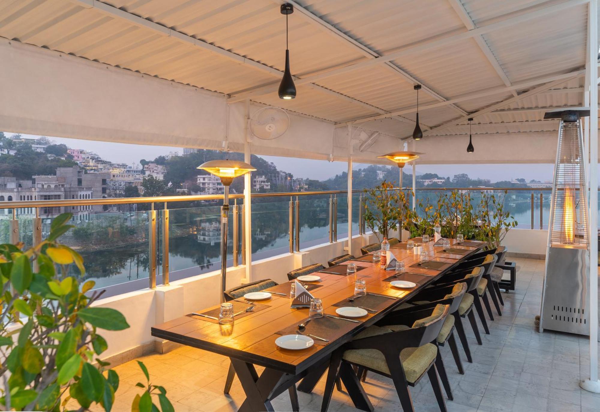 Rajdarshan - A Lake View Hotel in Udaipur Bagian luar foto