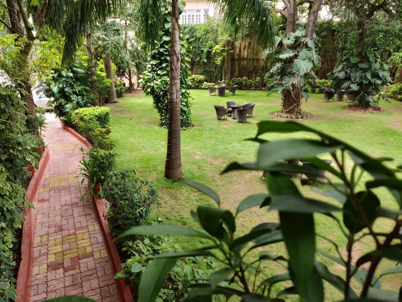 Rajdarshan - A Lake View Hotel in Udaipur Bagian luar foto